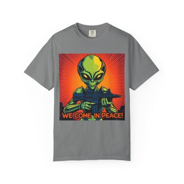 Quirky Alien Graphic Tee, Fun Unisex T-shirt for UFO Lovers, Sci-Fi Humor Shirt, Gift for Space Enthusiasts, Casual Everyday Wear - Image 5