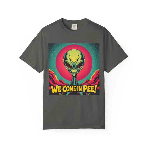 Humorous Alien T-shirt - WE COME IN PEE! - Fun Graphic Tee, Quirky Gift, Unisex Casual Wear, Perfect for Sci-Fi Lovers, Halloween Party - Image 7