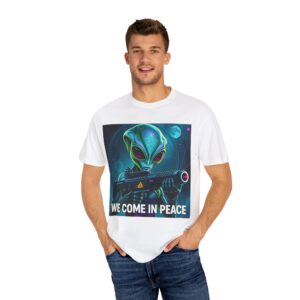 Alien Graphic Tee, Unisex T-Shirt, Science Fiction Shirt, Cool Graphic Tee, Men’s and Women’s Casual Wear, Gift for Alien Lovers
