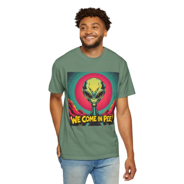 Humorous Alien T-shirt - WE COME IN PEE! - Fun Graphic Tee, Quirky Gift, Unisex Casual Wear, Perfect for Sci-Fi Lovers, Halloween Party - Image 3